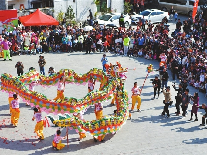 多彩非遗闹新春 龙腾凤舞送祝福