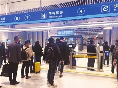 首月出入境旅客超7.31万人次