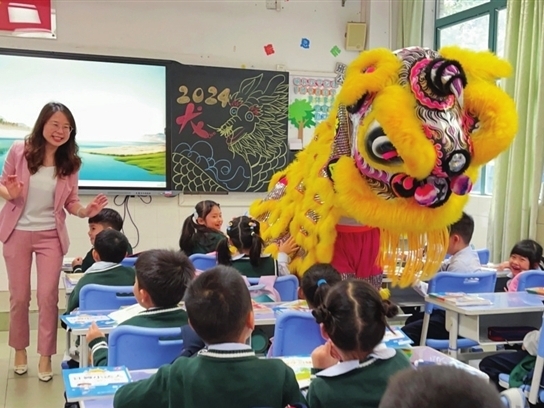 欣欣向“龙”开学礼 龘龘前行启新程