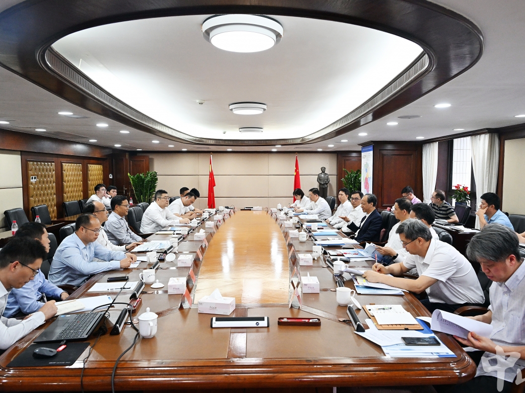 郭文海会见深圳国际控股有限公司董事局主席李海涛：推动现代物流领域更深层次合作