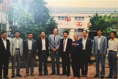 zsrb0615A04_001_02_b.jpg