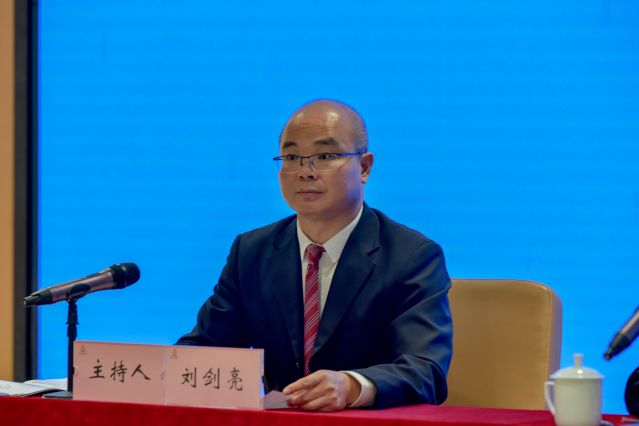 翠亨新区党工委专职副书记 刘剑亮.jpg