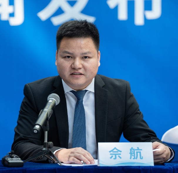 东区街道党工委委员 佘航.png