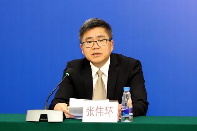 南头镇副镇长 张伟环.jpg