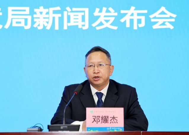 邓耀杰.jpg