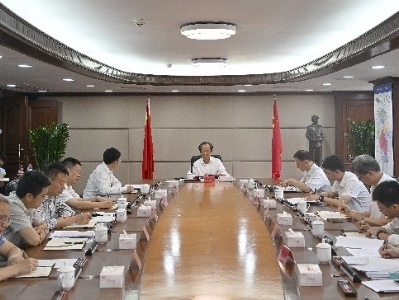 郭文海：促进房地产市场平稳健康发展 全力以赴抓好有效投资