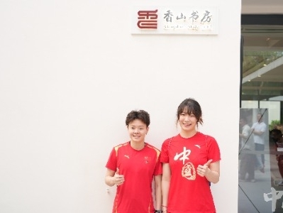 陈艺文汪雪儿打卡中山香山书房，直言“能待上一整天！