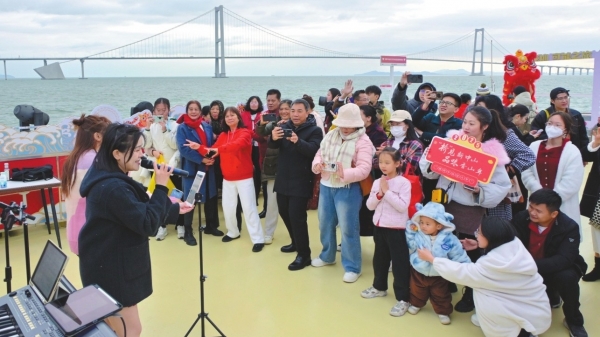 中山举行海上新年音乐会：在深中通道旁，体验别样年味