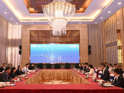 郭文海会见正大制药集团总裁郑翔玲