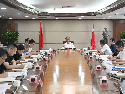 郭文海主持召开书记专题会：深入开展学习教育，更高效地服务基层服务发展