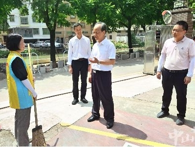 郭文海到坦洲镇督导检查基孔肯雅热疫情防控工作和爱国卫生运动开展情况，并带头开展环境卫生整治