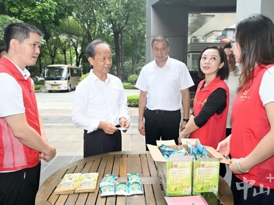 郭文海到东区街道督导检查疫情防控工作：精准开展防蚊灭蚊，坚决阻断蚊媒疾病传播链条