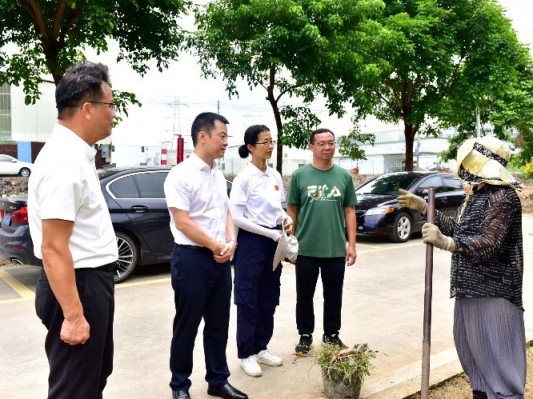 尹念红到东凤镇督导检查疫情防控工作：以更坚定决心更精准有力举措 坚决守护好人民群众生命安全和身体健康