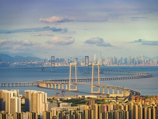 百年铸新城：载峥嵘过往 逐四海潮头