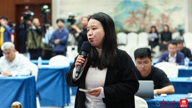 澳门商报记者提问.jpg