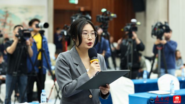 中山日报记者提问.jpg