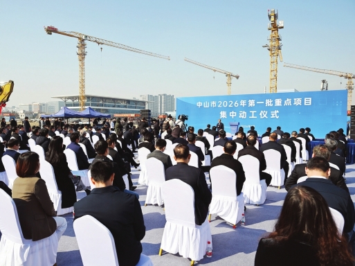 郭文海在全市重点项目集中动工仪式上现场办公调度：抢时间抢速度 全力推动重点项目动工建设