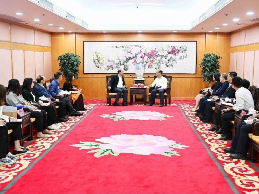  郭文海会见香港理工大学常务副校长黄永德一行：深化生物医药产学研合作