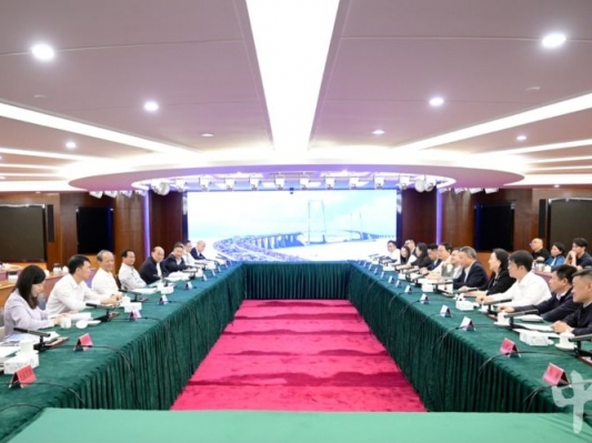  郭文海会见深圳市企业联合会党委书记何景成一行：深化产业协作，推动互利共赢