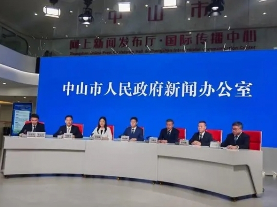 大湾区74支龙舟队岐江竞渡 中山以“文旅+商贸+工会”组合拳激活端午消费新动能