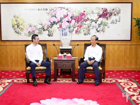 郭文海会见中国纺织工业联合会副会长、中国服装协会会长陈大鹏一行