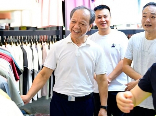  郭文海到沙溪镇沙溪村和龙瑞国际服装城调研“百千万工程”：做好侨房保护活化激发夜经济 学习义乌经验优化升级龙瑞国际服装城
