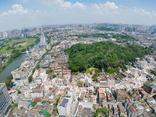郭文海听取孙文西路历史文化街区项目二期规划设计方案汇报并实地调研：让香山古城赓续千年文脉、留住城市记忆