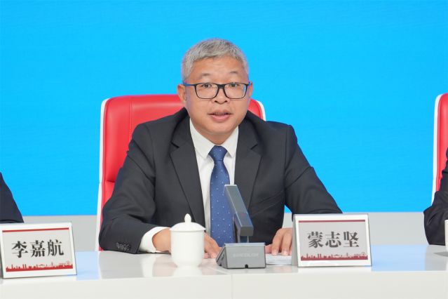 市商务局副局长 蒙志坚。胡超超 摄.jpg